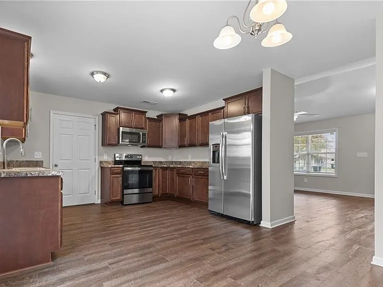1595 Rossmore Dr — Photo 12