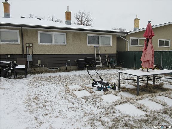 2nd image of 182 Rothwell Crescent