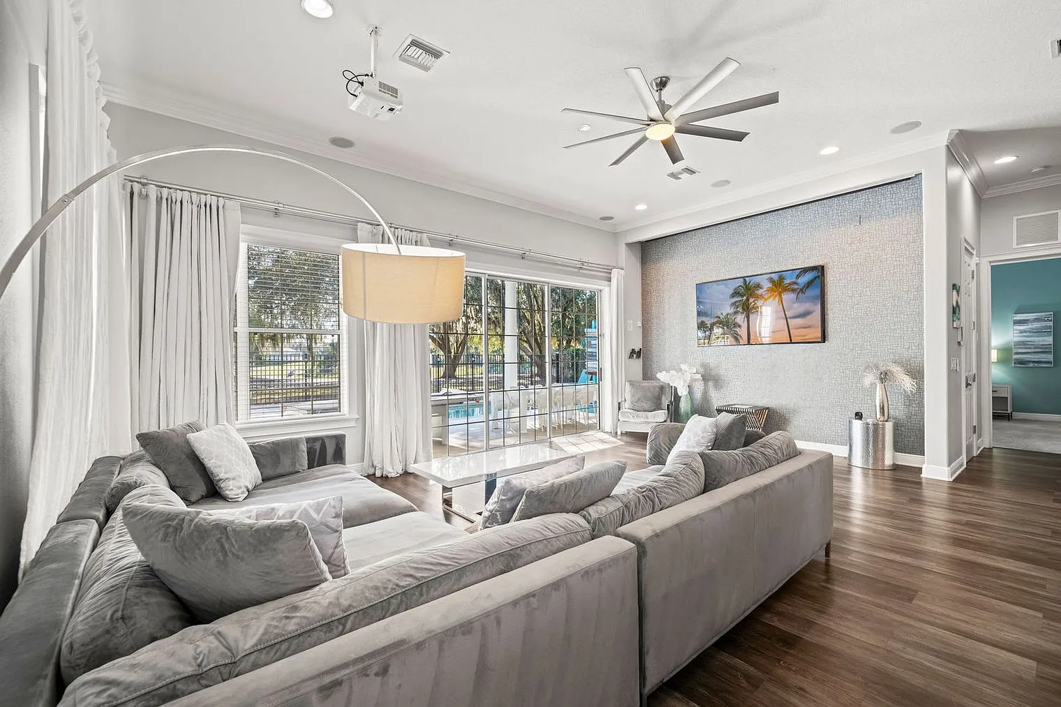 5 bed, 4.0 bath, 4370 sqft, $11,996 — Photo 3