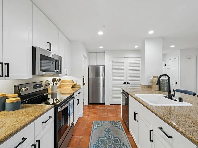 Marlin Cove Apartments — Photo 23