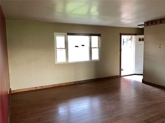 3rd image of 1516 Sweetbriar Ave