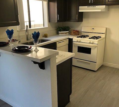 3rd image of 3105 Montrose Ave APT 1