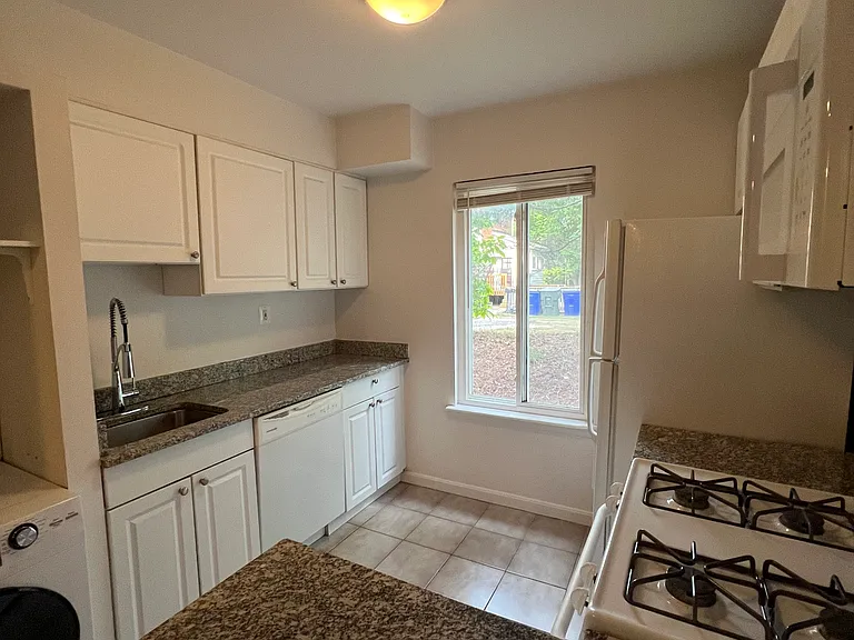 4705 Tecumseh St #102 — Photo 12