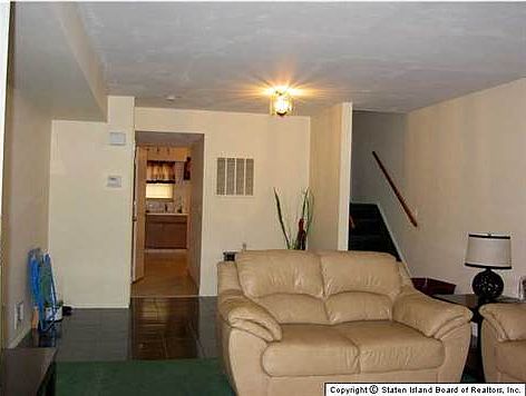 3rd image of 38 Cherrywood Ct