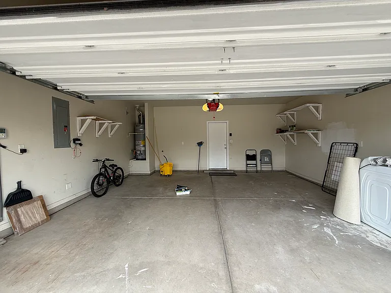 1821 Chisholm Trl NE — Photo 4