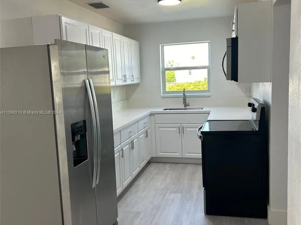 3200 NW 211th St, Miami Gardens, FL 33056