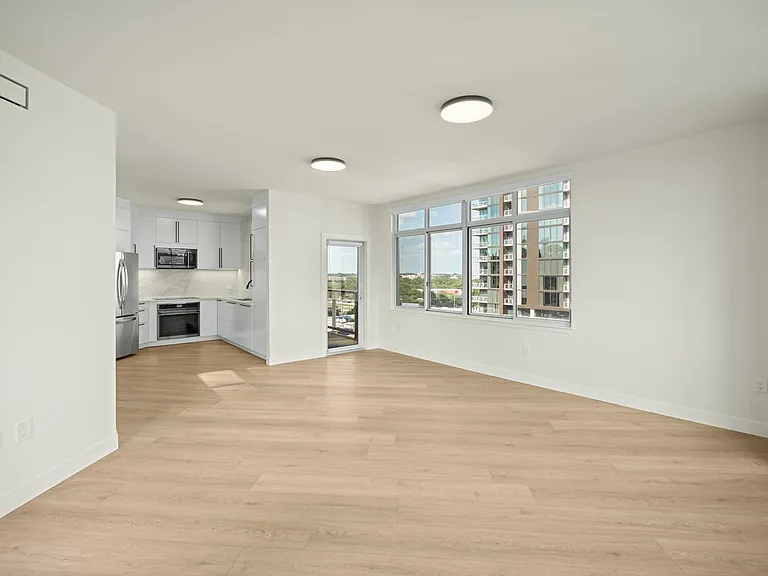 54 Rainey St #1201 — Photo 6