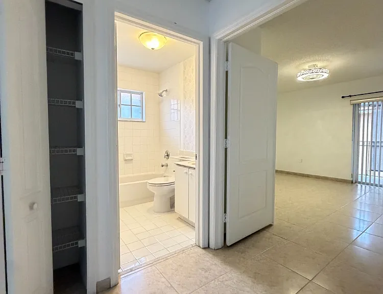 2553 W 76th St #202 — Photo 11