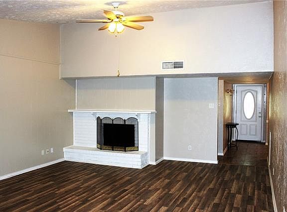 3rd image of 1305 Villa Downs Dr