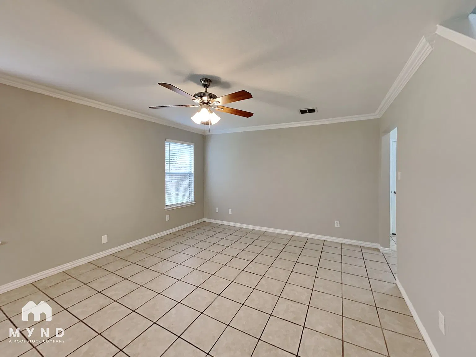 4 bed, 2.5 bath, 2530 sqft, $2,445 — Photo 3