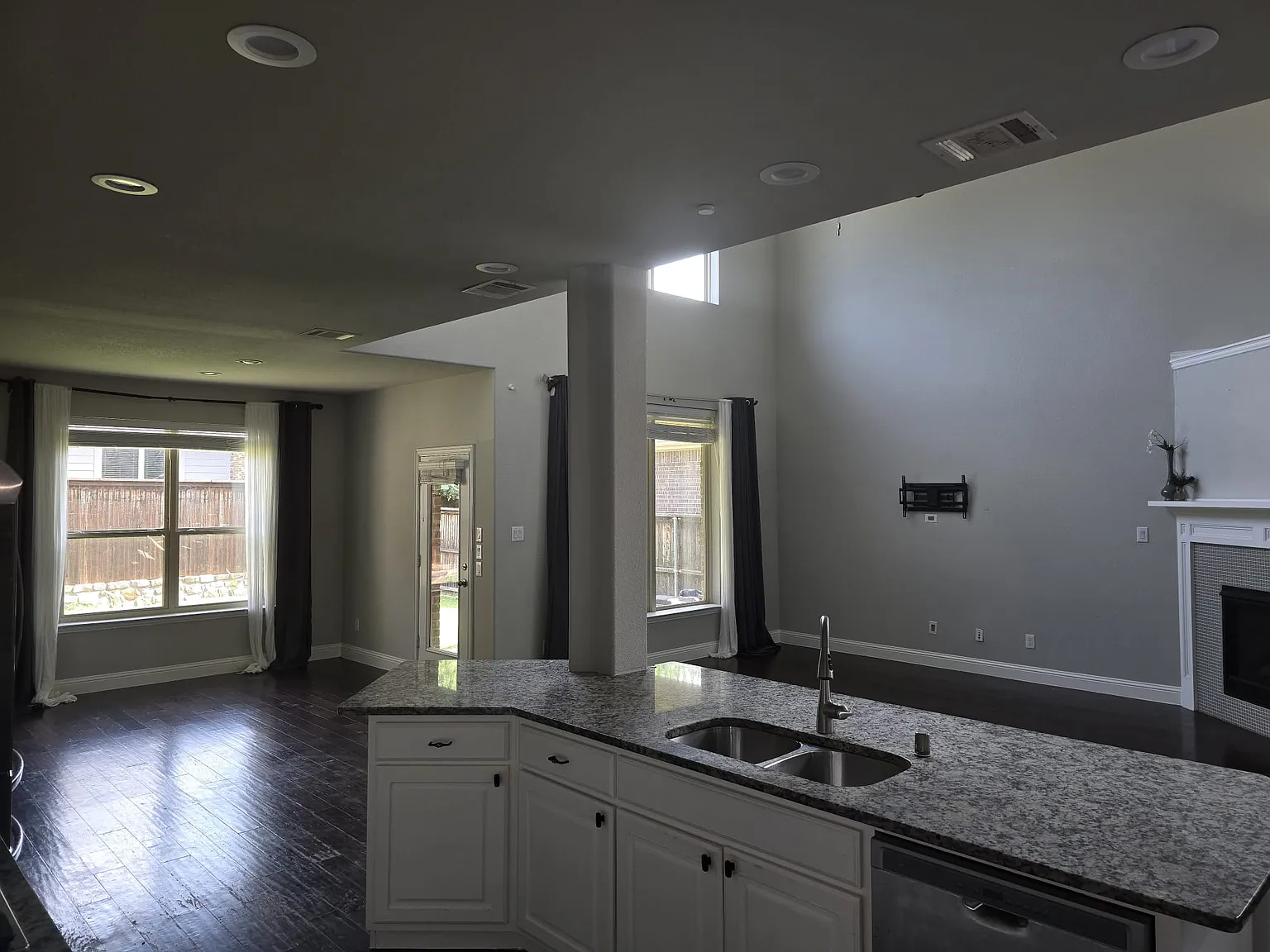 4 bed, 2647 sqft, $3,050 — Photo 3