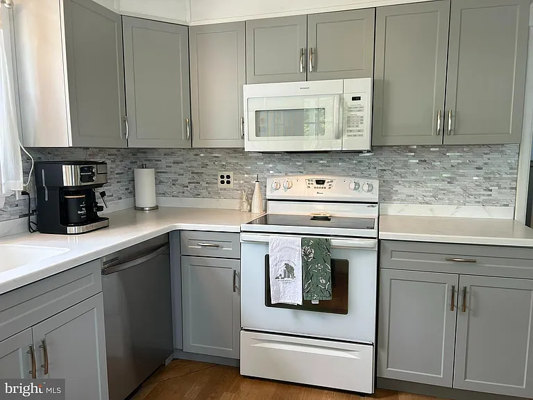 138 E Seven Stars Rd — Photo 5