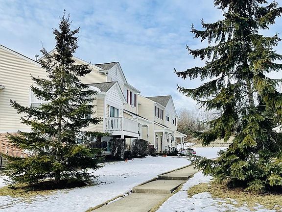 3rd image of 327 Terra Springs Cir