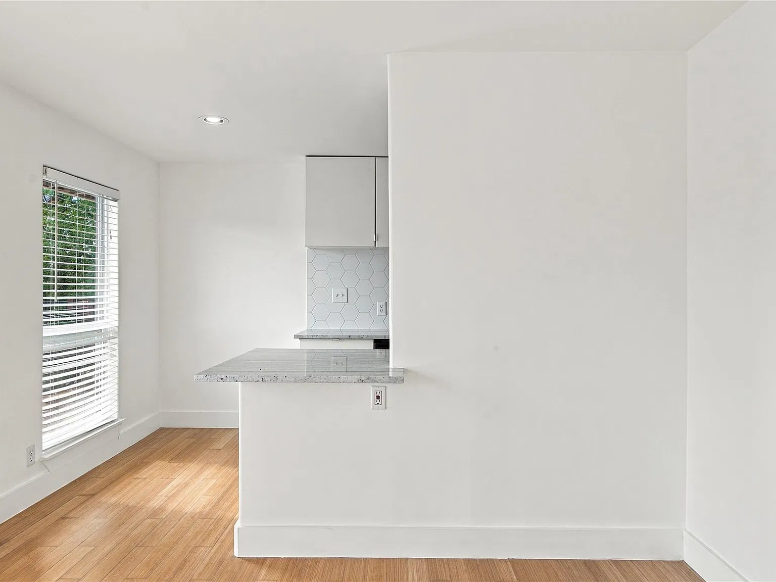 2 bed, 1.0 bath, 850 sqft, $1,345 — Photo 3