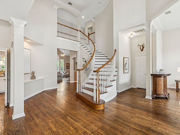 4th image of 8904 Meadowknoll Dr