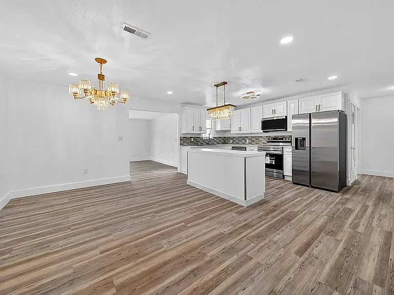 2503 Lynn Dr — Photo 10
