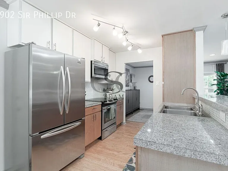 2902 Sir Phillip Dr — Photo 10