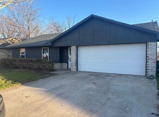 104 Stephen Dr, Sanger, TX 76266