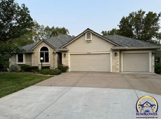 6411 SW Golf View Dr, Topeka, KS 66614