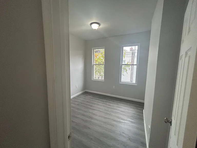 2307 N Cleveland St — Photo 5