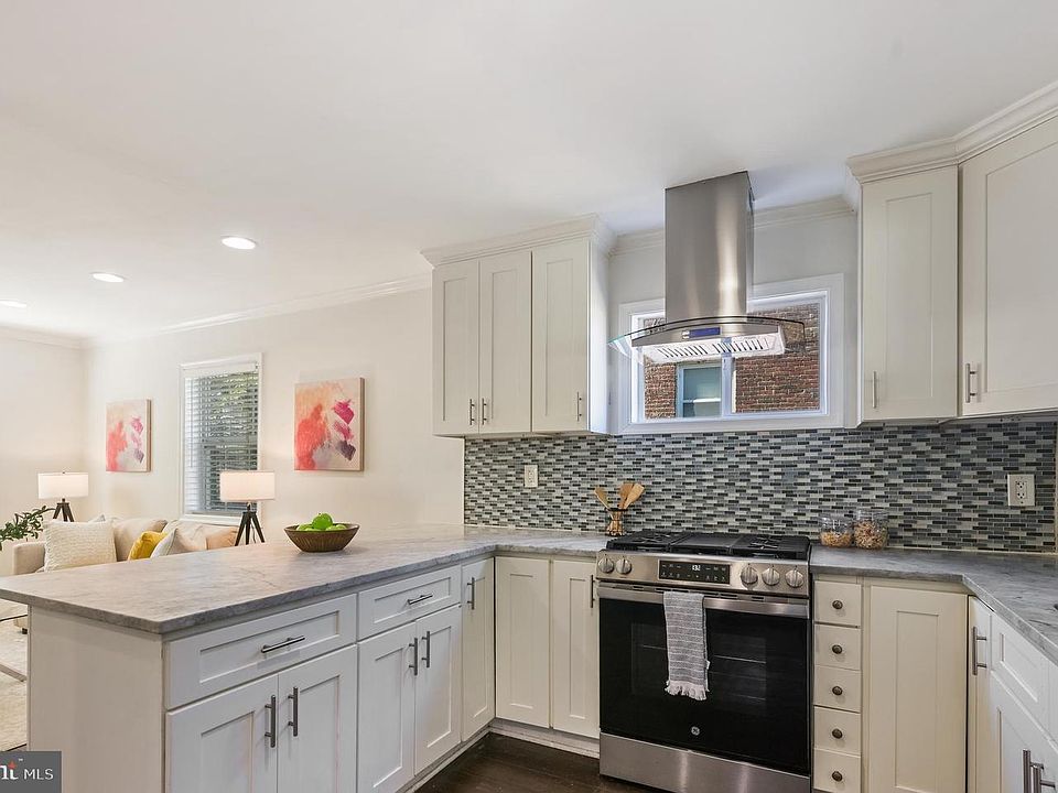 1st image of 1900 Savannah Pl SE