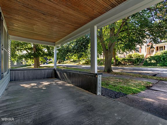 3rd image of 1021 Louisa St