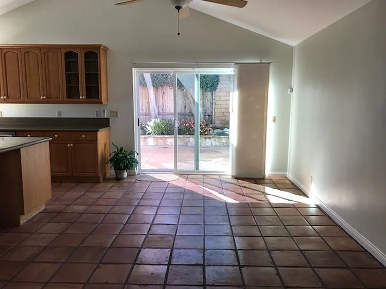 157 N Linden Dr — Photo 6
