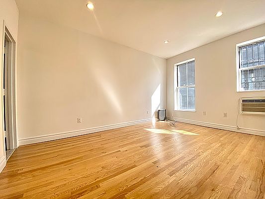 4th image of 574 Atlantic Ave