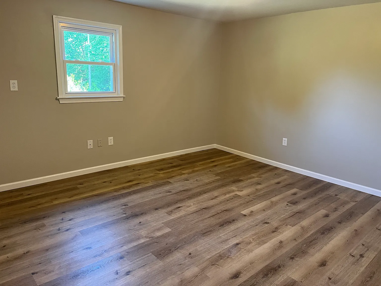 3 bed, 1200 sqft, $2,100 — Photo 4