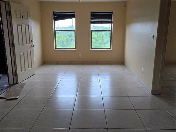 3rd image of 4833 W Erie #4