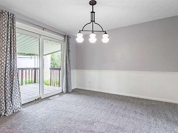 5th image of 2818 W Sheffield Dr