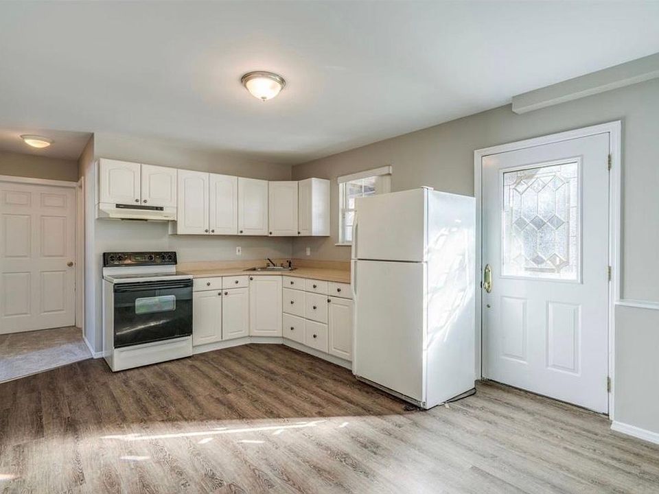 1st image of 45 E Lake Ter Floor 1