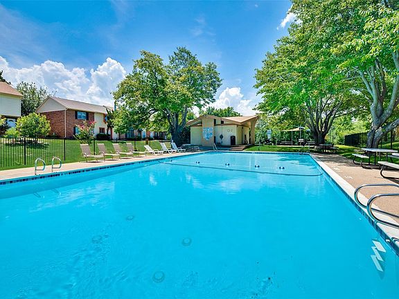 3rd image of 16 W Creek Ln