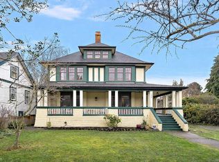 132 Government St S, Victoria, BC V8V2K7