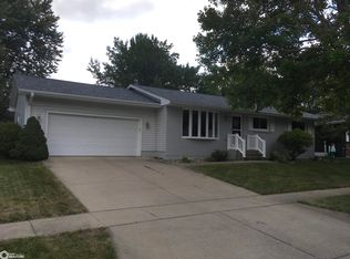 820 Randall Ln, Burlington, IA 52601