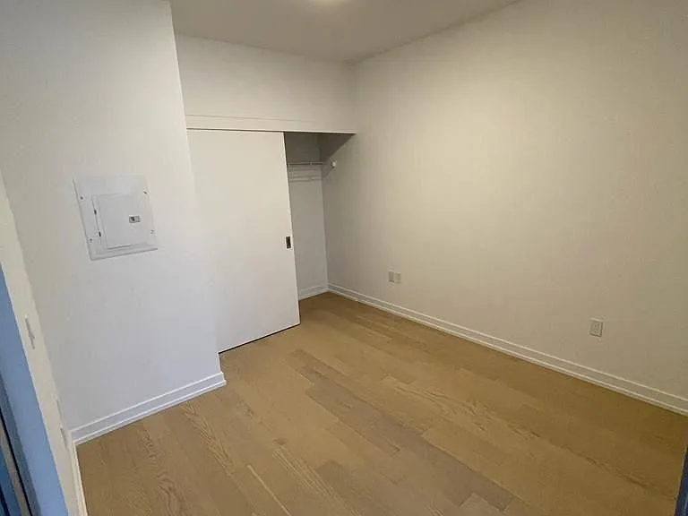 15 Wellington St S #703 — Photo 11