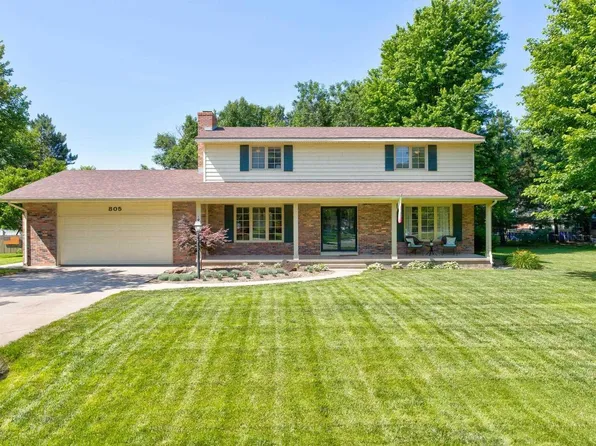 805 Foothill Dr, Hutchinson, KS 67502
