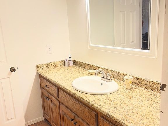 5th image of 802 Cardinal Creek Blvd APT B