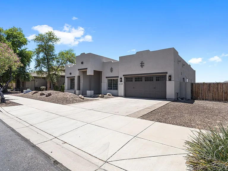 21439 E Maya Rd — Photo 44