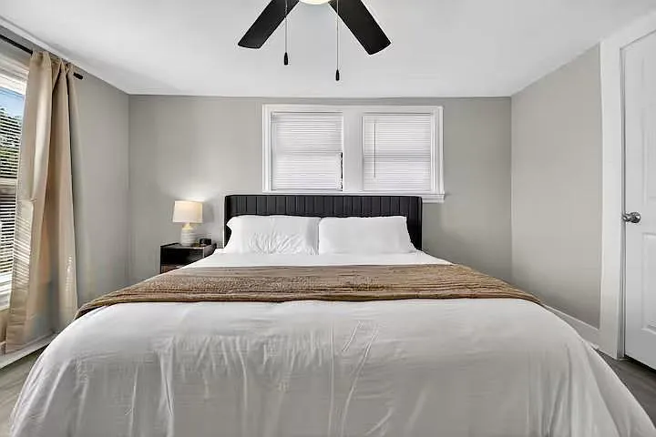 1401 Collier St — Photo 18