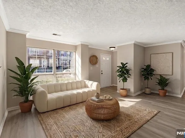 28 Boston Ct #302, Newark, NJ 07103