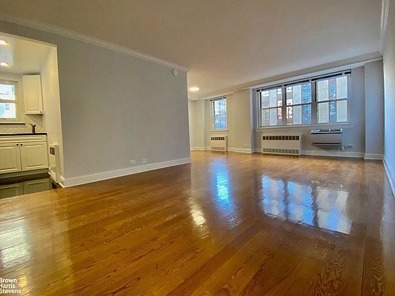 3rd image of 201 E 19th St APT 6M