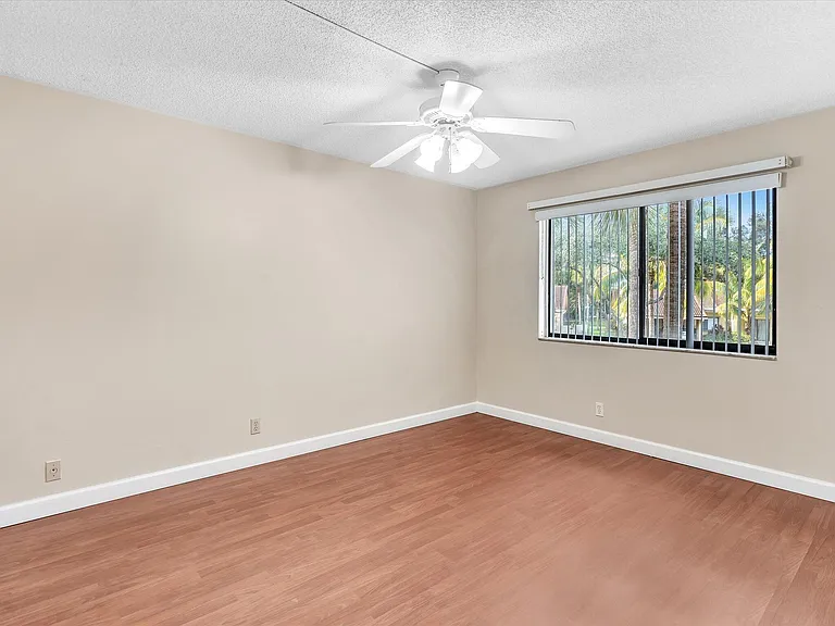 16252 Laurel Dr #201 — Photo 27