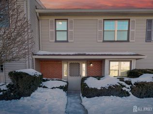 127 Hampton Ct, Somerset, NJ 08873