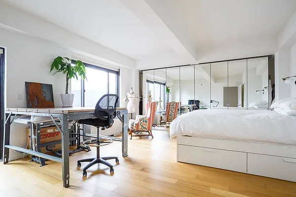 Rented by Voro, LLC | media 23