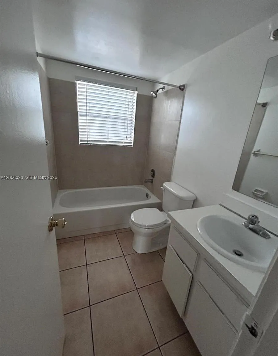 2 bed, 825 sqft, $1,875 — Photo 2