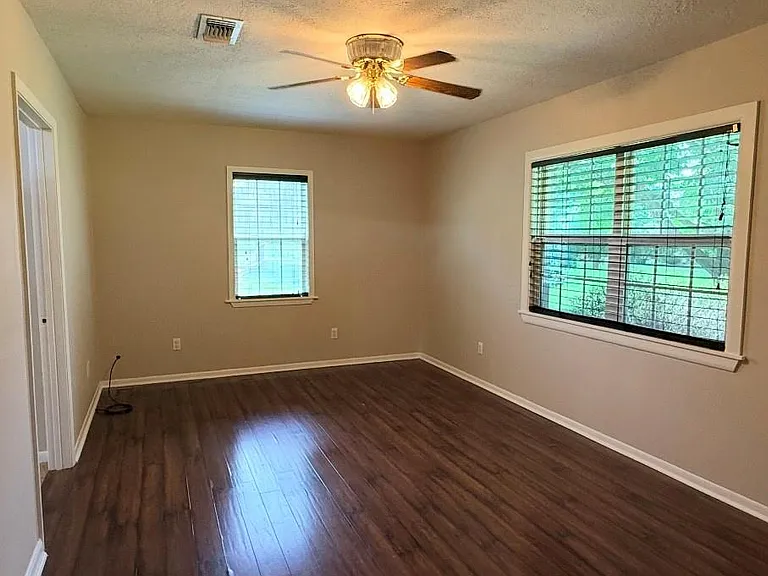 340 Westwood Ln — Photo 11