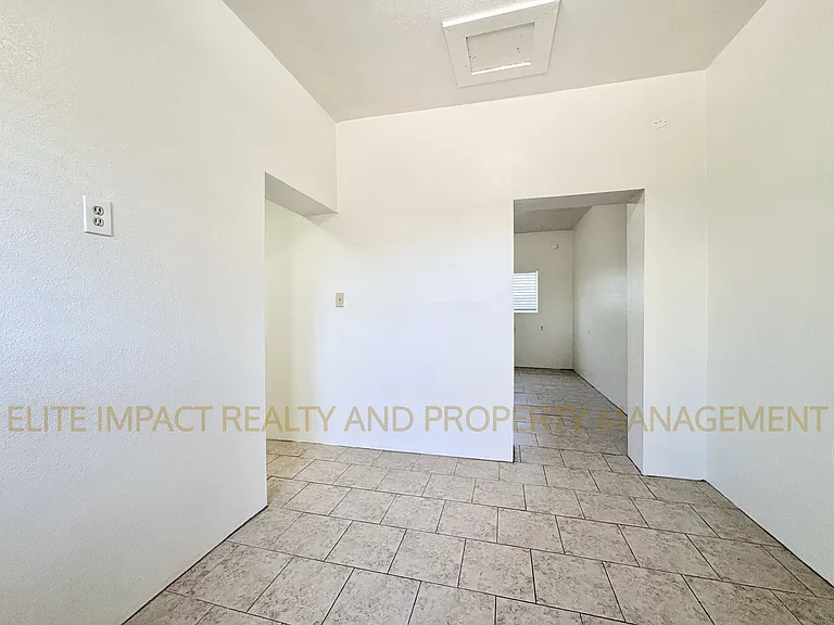 2454 N Treat Ave #1 — Photo 2