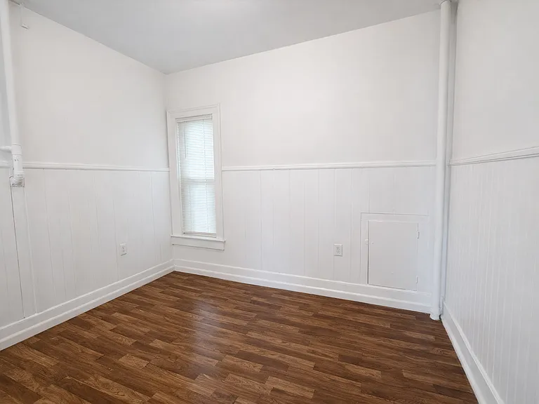 218 N George St — Photo 16