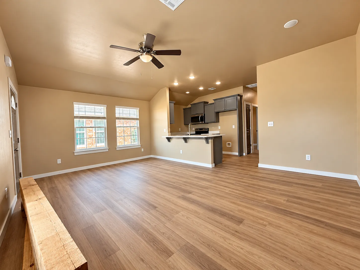 3 bed, 1200 sqft, $1,350 — Photo 4